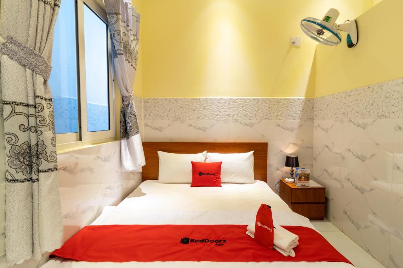 Reddoorz Near Etown 4 Hotel Cidade de Ho Chi Minh Exterior foto